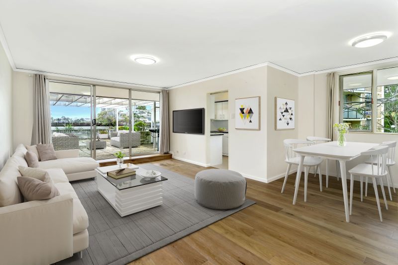 Large three bedroom apartment in ultra convenient location
