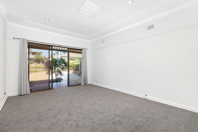 1 Horns Avenue, GYMEA BAY, Gymea Bay - Thumbnail 2