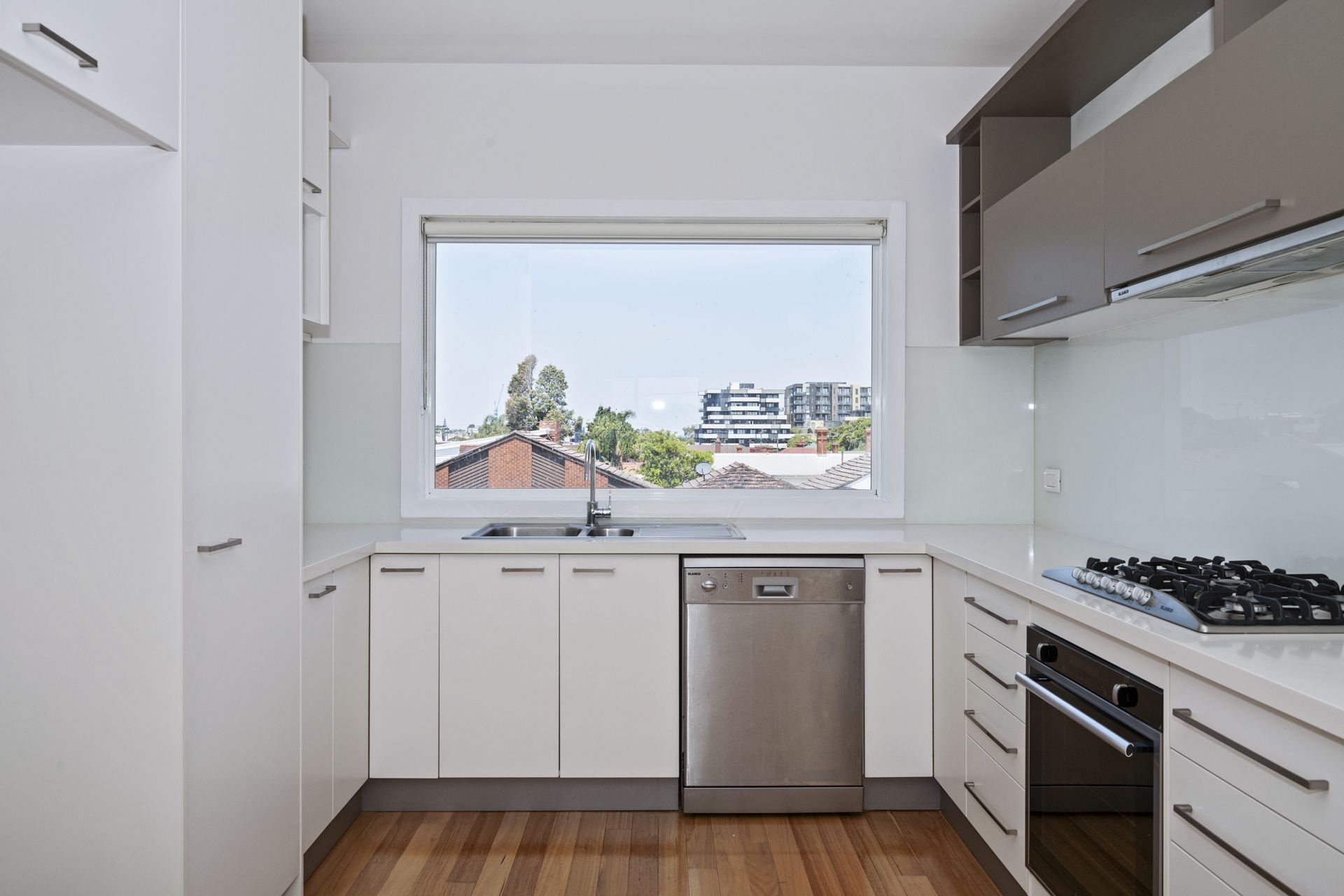 Stylish Two-Bedroom Townhouse in Prime Preston Location
