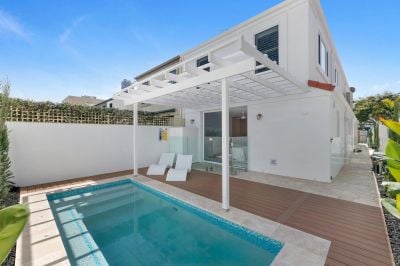 Main Beach 2/22 Lennie Avenue