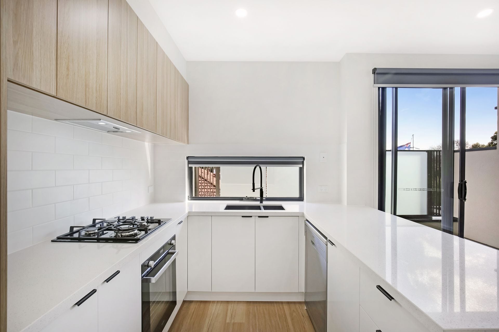 Townhouse for Lease in Heidelberg West – Perfectly Positioned for Convenience and Comfort!