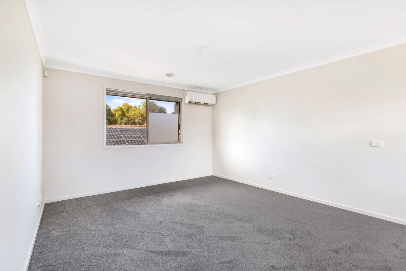 SPACIOUS FAMILY HOME!!