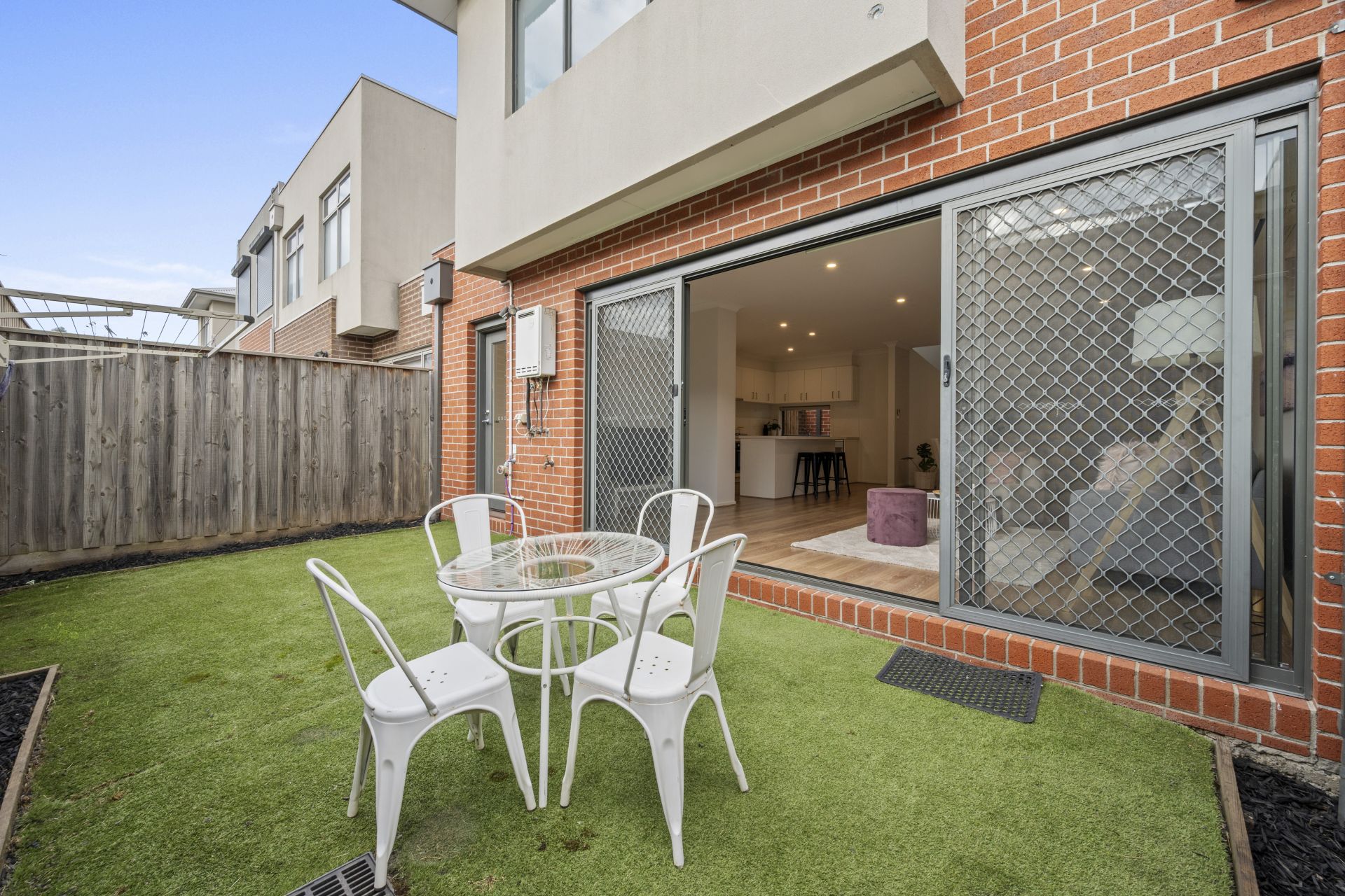 Five Star Family Living In Peaceful Epping