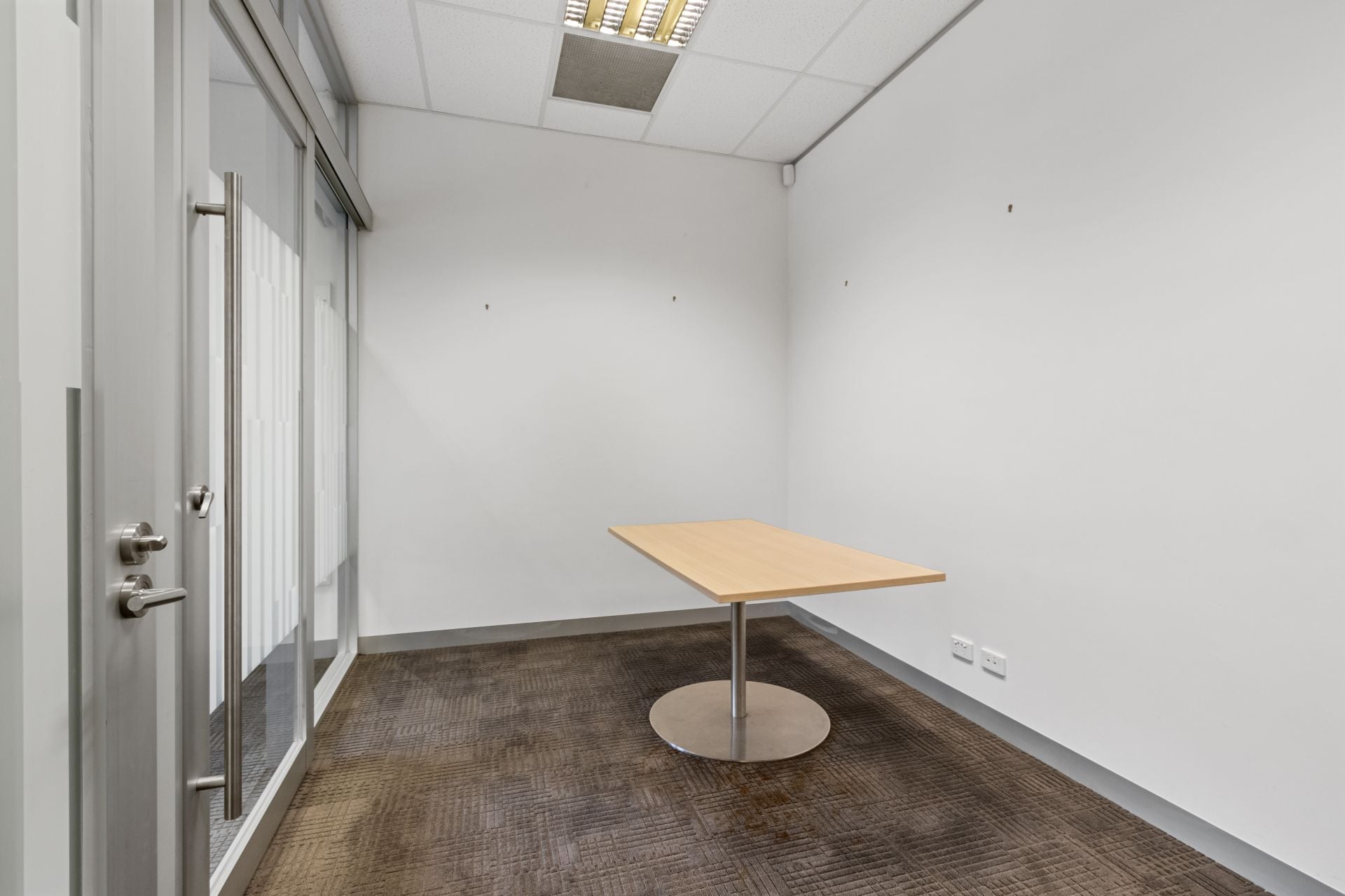 FULLY FITTED HIGH PROFILE OFFICE