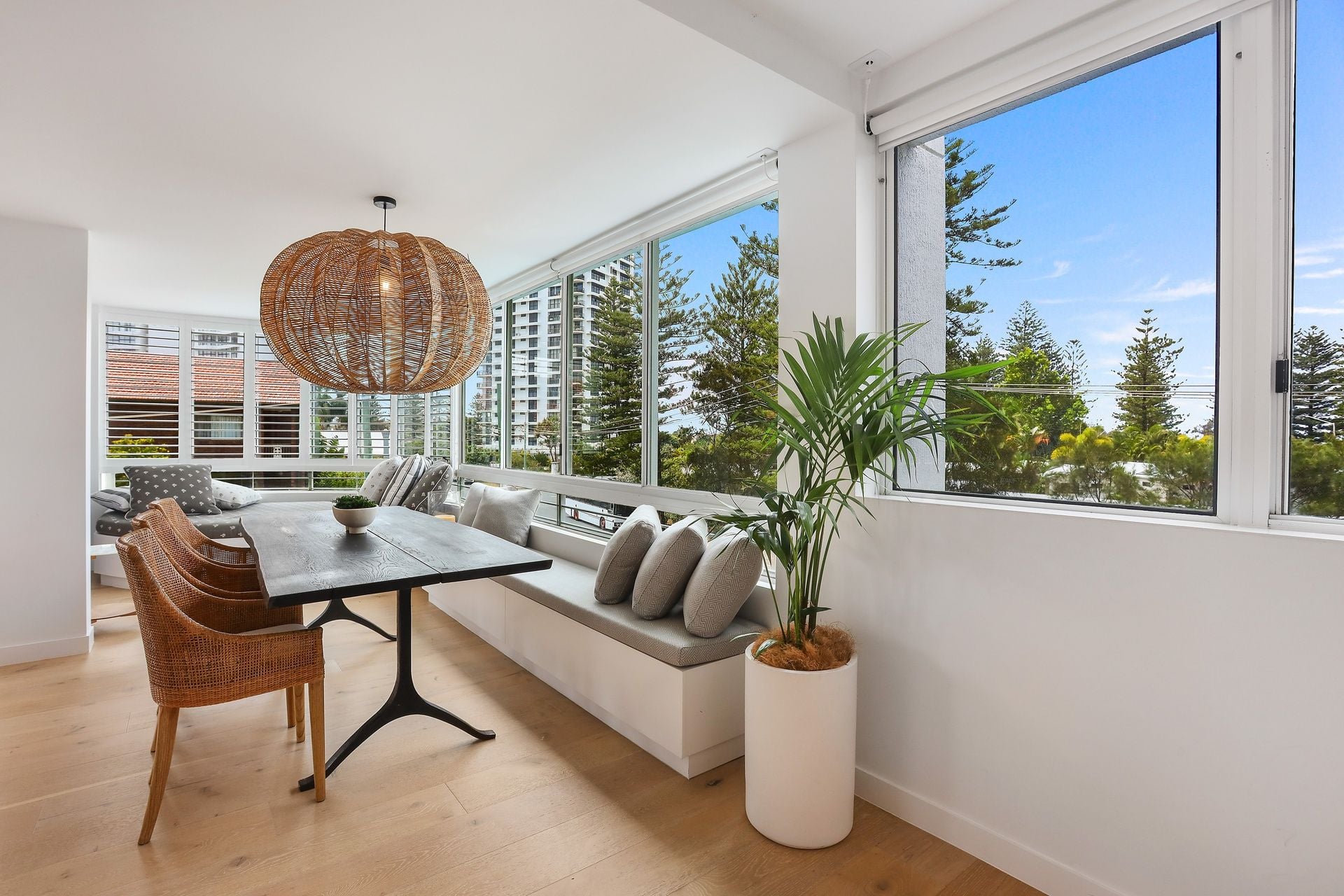 2/2-6 Montgomery Avenue Main Beach QLD, Main Beach - Thumbnail 4