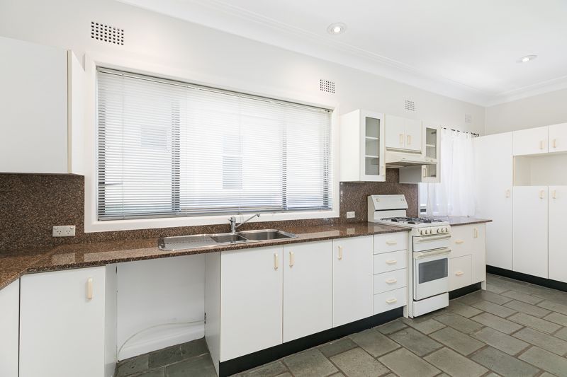 1 Horns Avenue, GYMEA BAY, Gymea Bay - Thumbnail 3