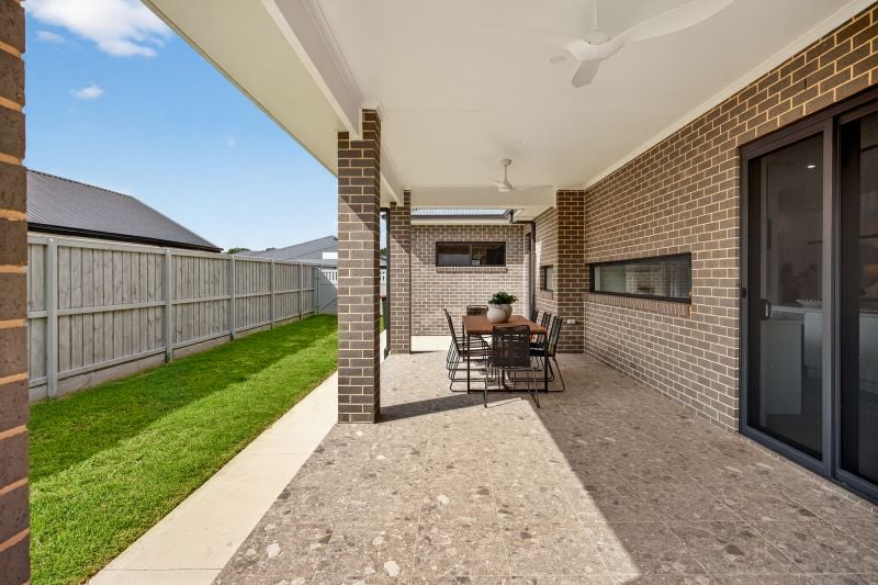 Immaculate Luxury: Seamless Indoor-Outdoor Living