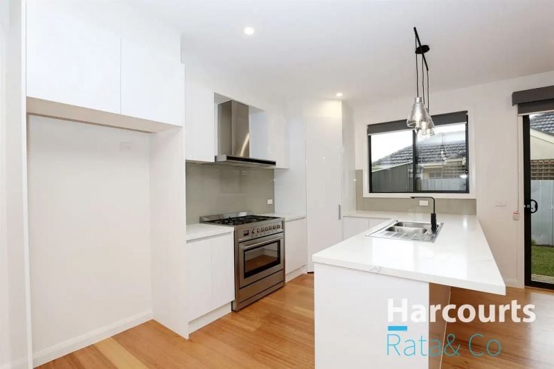 4/9 Haig Street, Reservoir