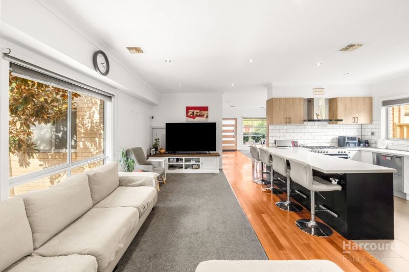 12 Chelsworth Place, Caroline Springs