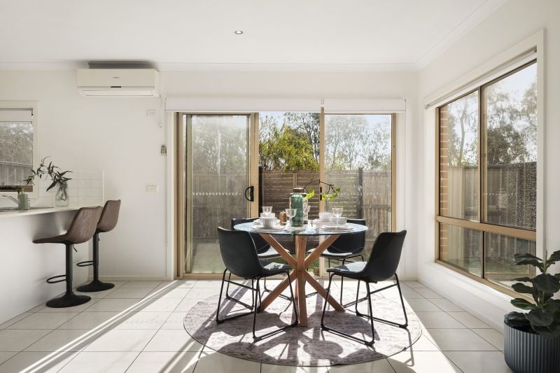 2/4 Ryrie Grove, Wollert