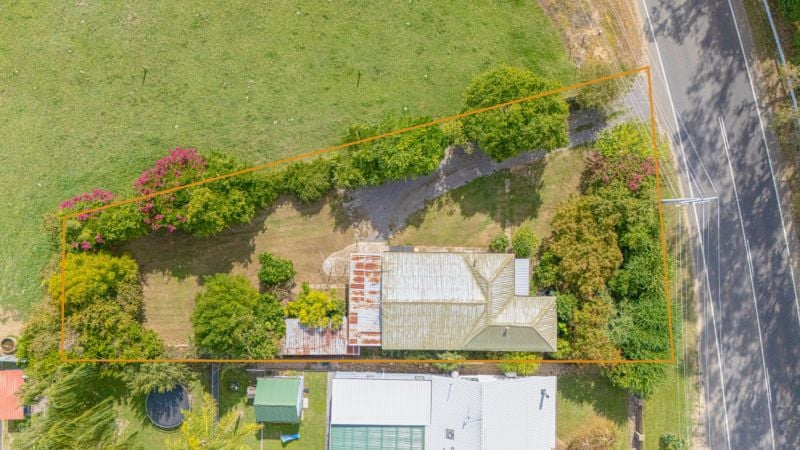 42 Great Alpine Road, MYRTLEFORD, Myrtleford - Thumbnail 3