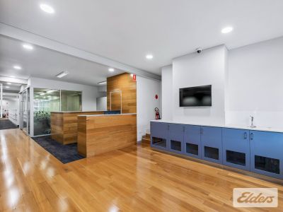 HIGH END OFFICE WITH 16 CAR PARKS!