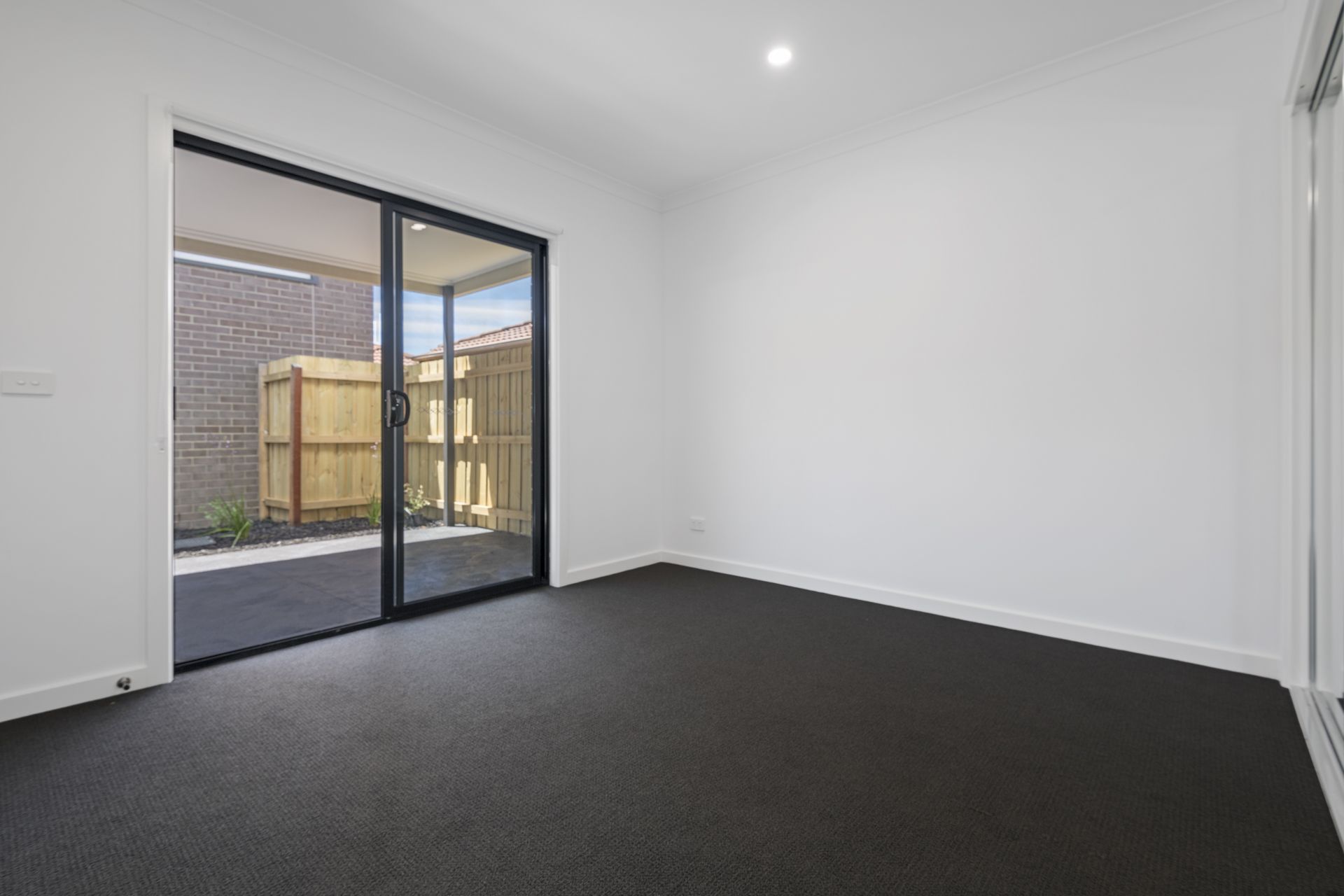 MODERN TOWNHOUSE IN PRIME LOCATION