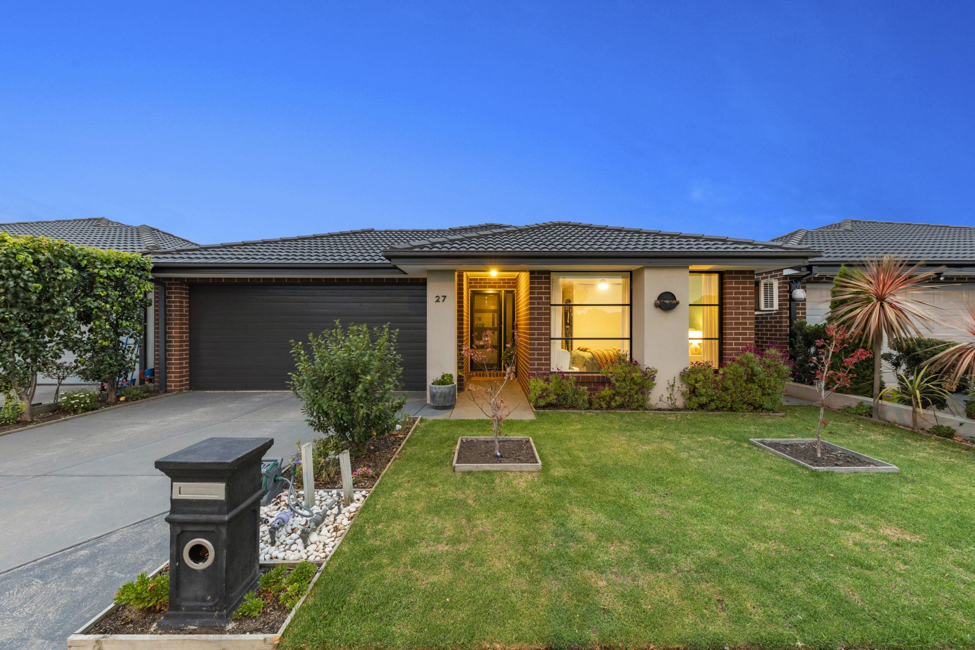 27 Dexter Crescent, Clyde North VIC, Clyde North - Thumbnail 3
