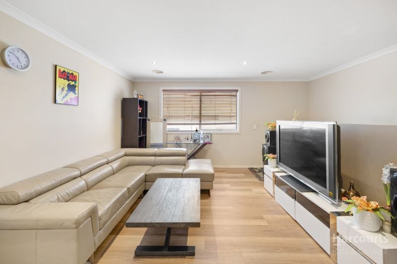 24 Maranoa Grove, Caroline Springs