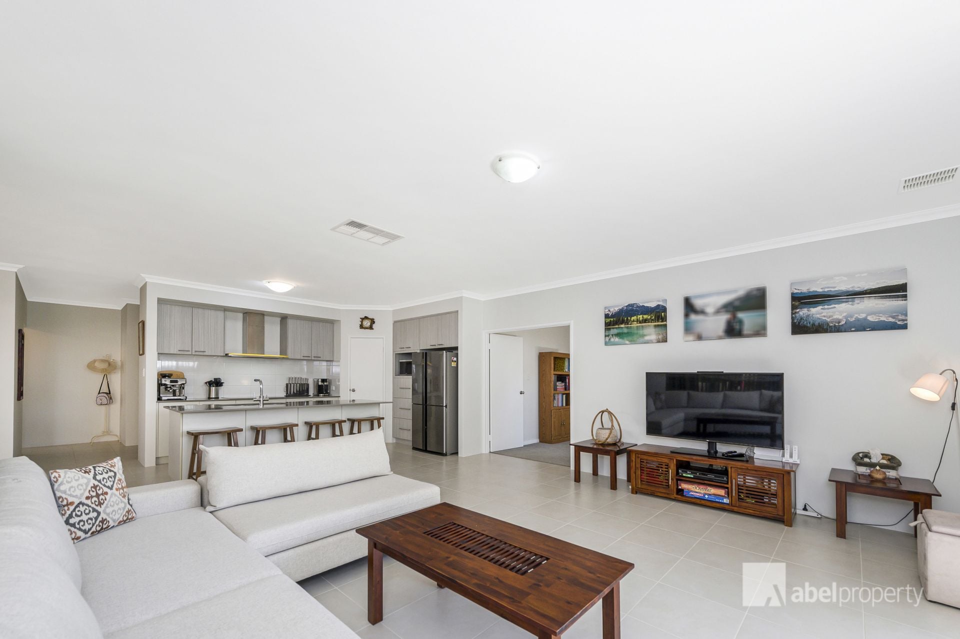 41 Monroe Cross Aveley WA, Aveley - Thumbnail 2