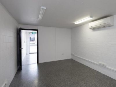 REFURBISHED FREESTANDING WAREHOUSE