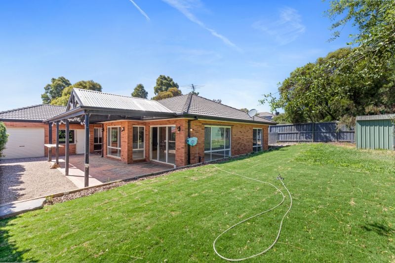 242 Flaxen Hills Road, Doreen