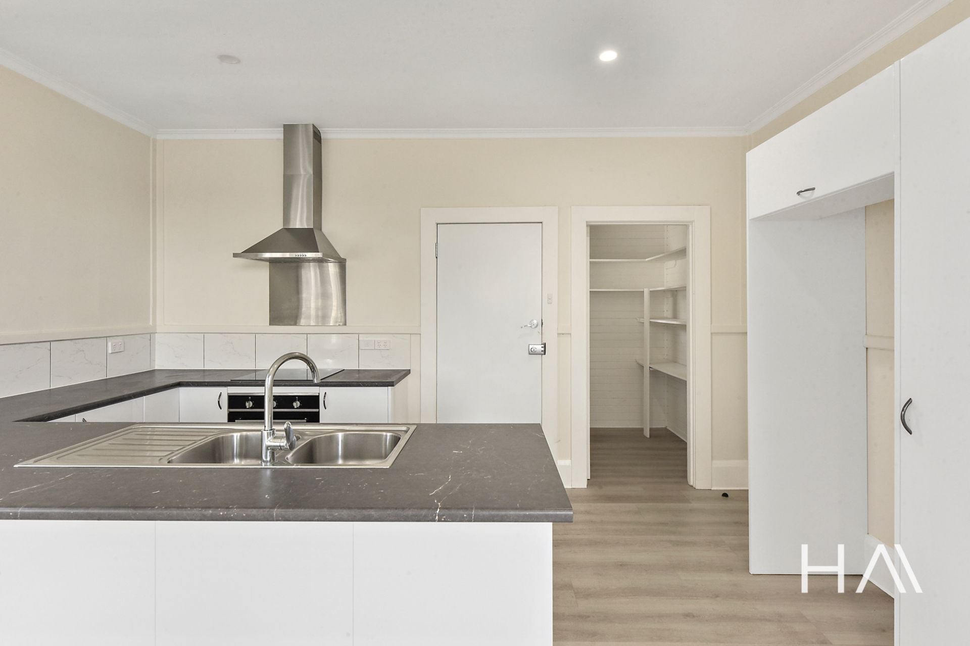 24 Marriott Street Westbury, Westbury - Thumbnail 4