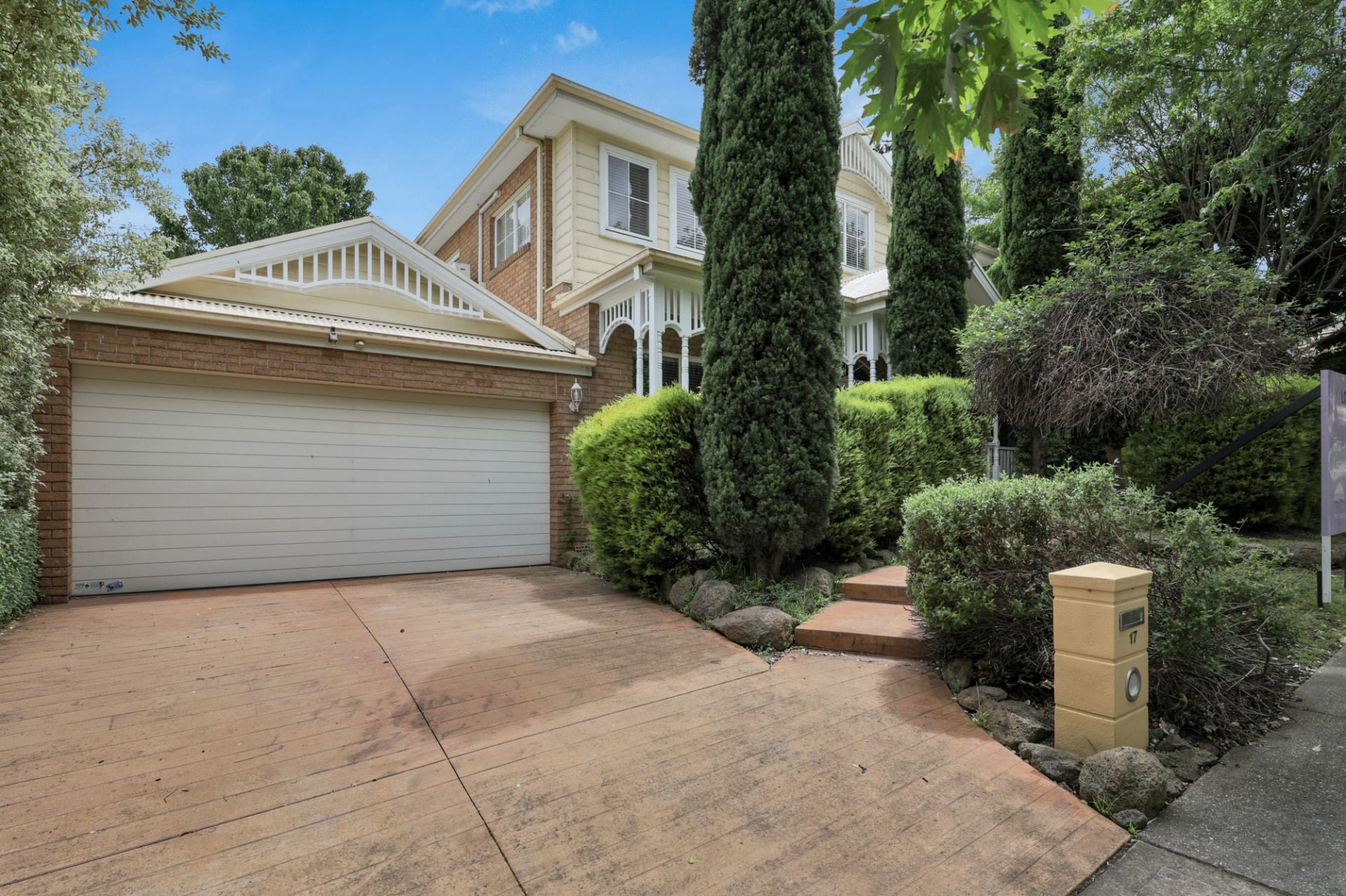 Stylish Home, Great Location