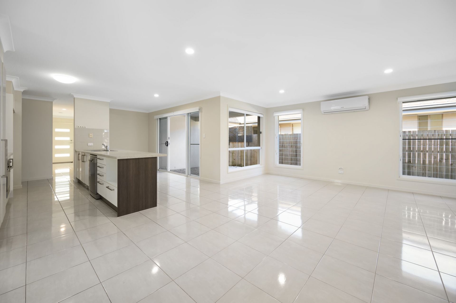 42 Azure Way, Hope Island QLD 4212, Hope Island - Thumbnail 4