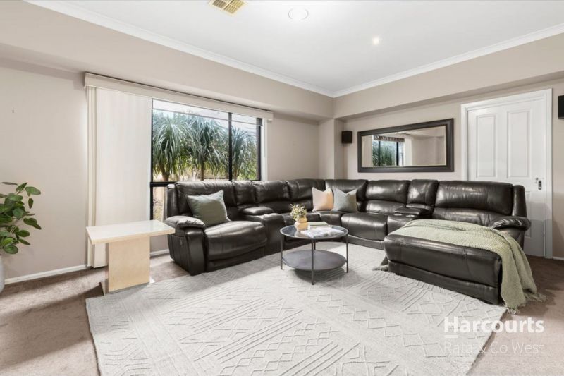 15 Clementson Drive, Caroline Springs