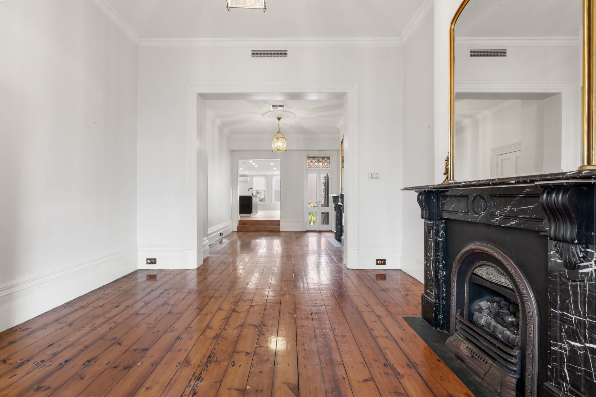 A Distinguished East Melbourne Residence of Enduring Elegance