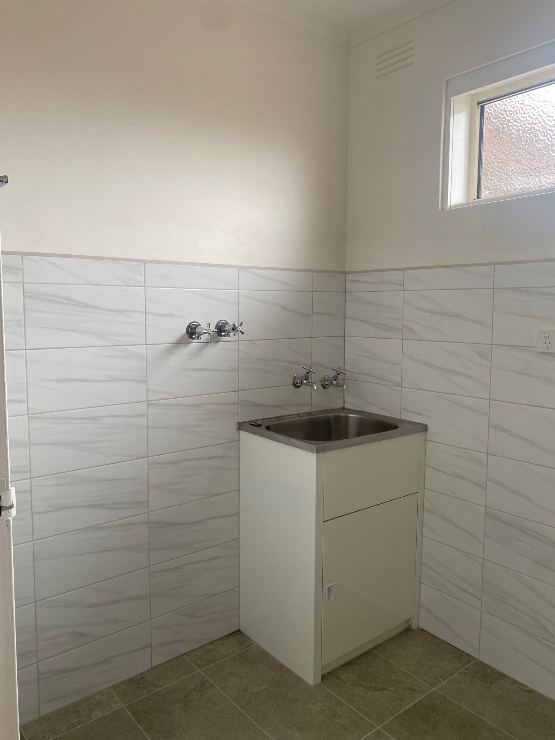 MODERN TWO BEDROOM TWO CAR SPACES
