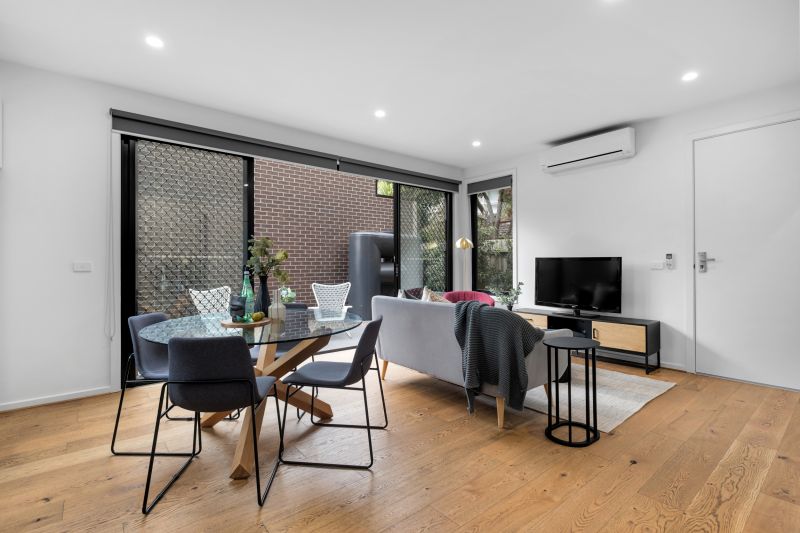 2/13 George Street, Reservoir