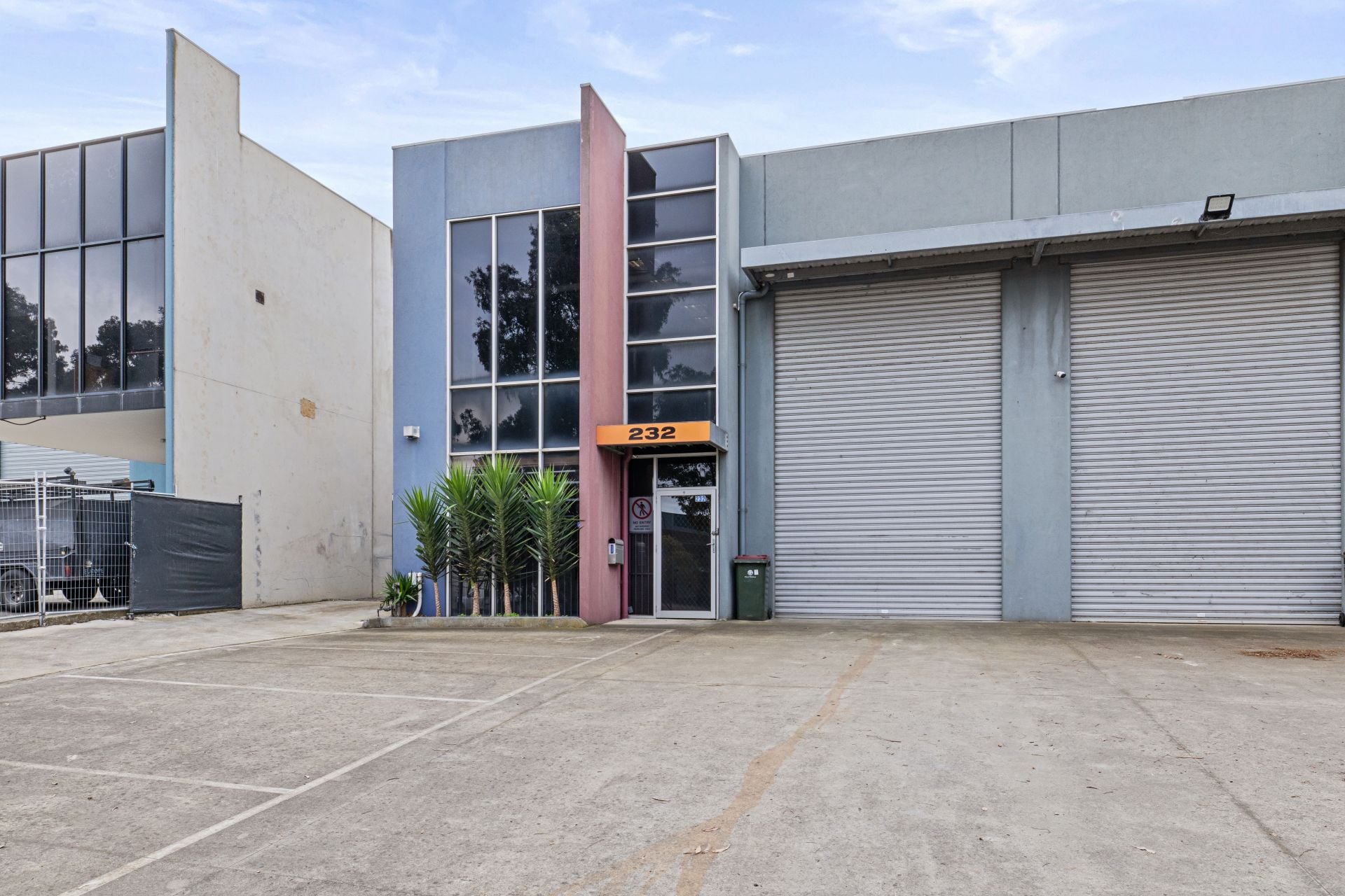 POSITION- POSITION 
WAREHOUSE + STORAGE YARD & NO GST.