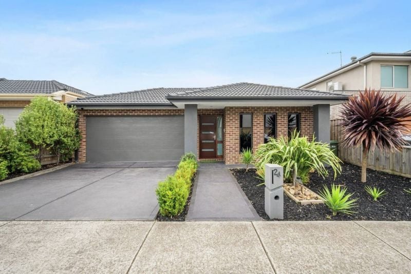 24 Yellow Brick Road, Doreen