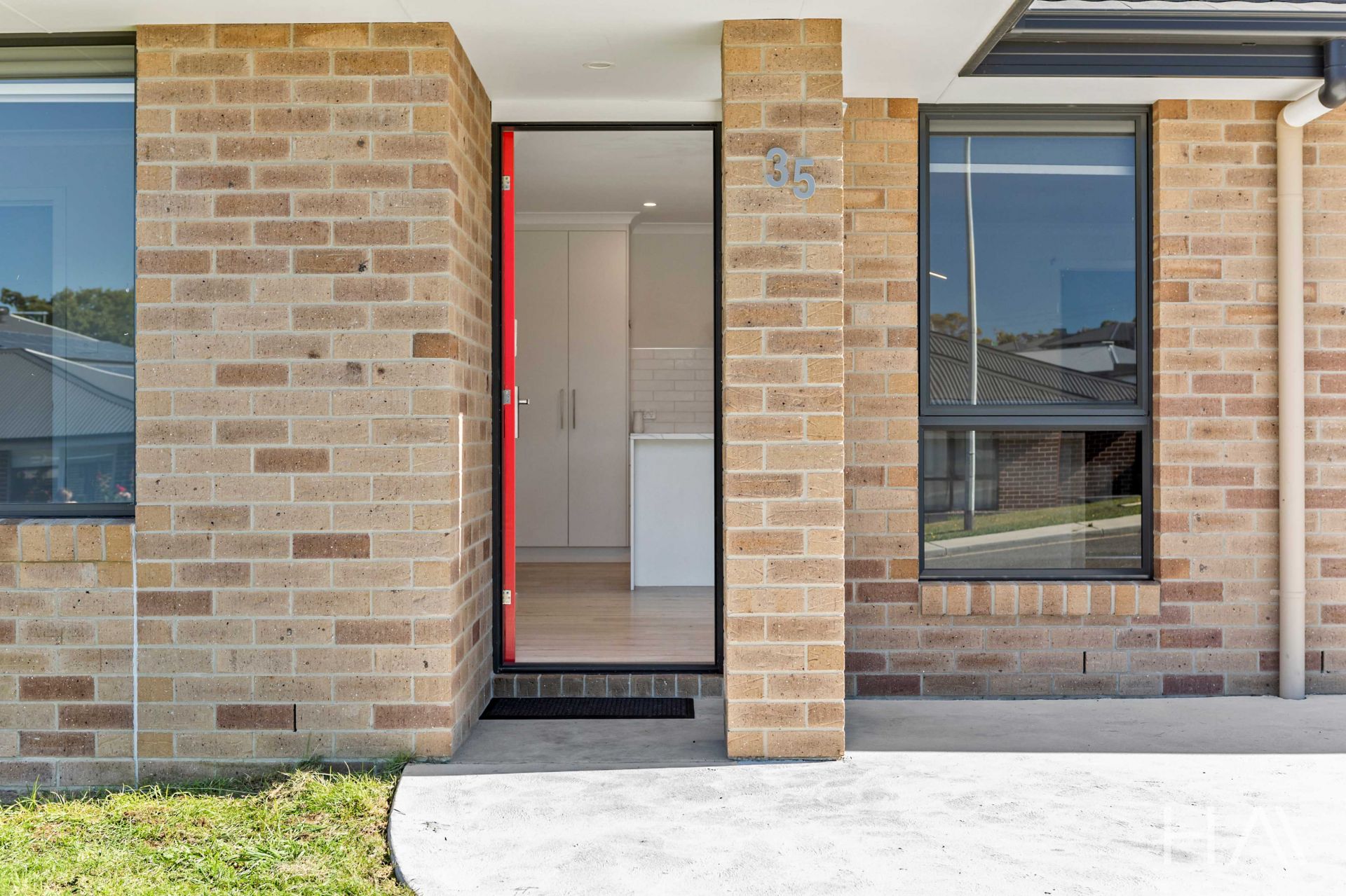 35 Hillary Street St Leonards, St Leonards - Thumbnail 3