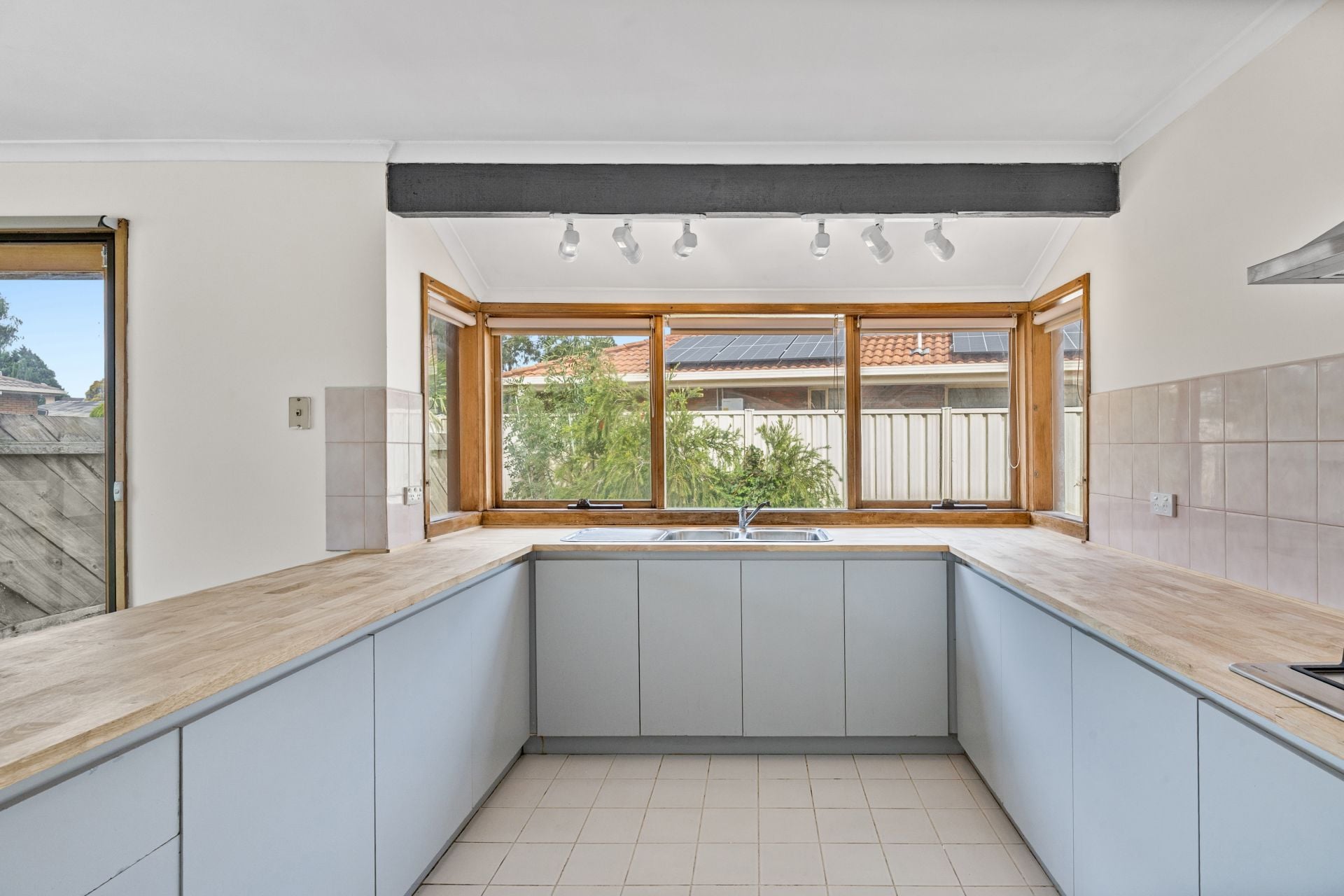 Convenience & Comfort in a Well-Connected Mill Park Location