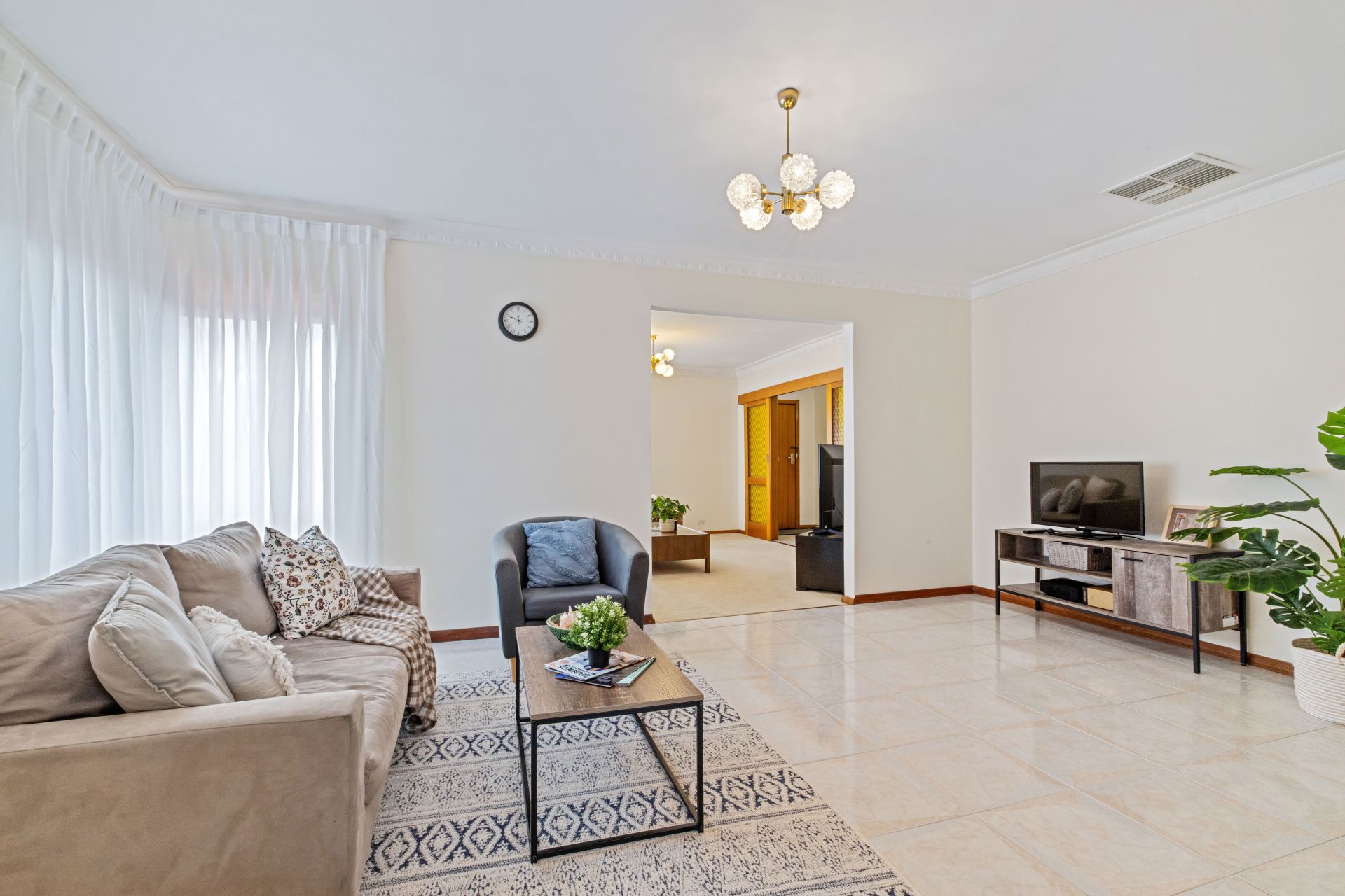 Charming Family Home with Outdoor Extras in Prime Thomastown Location!
