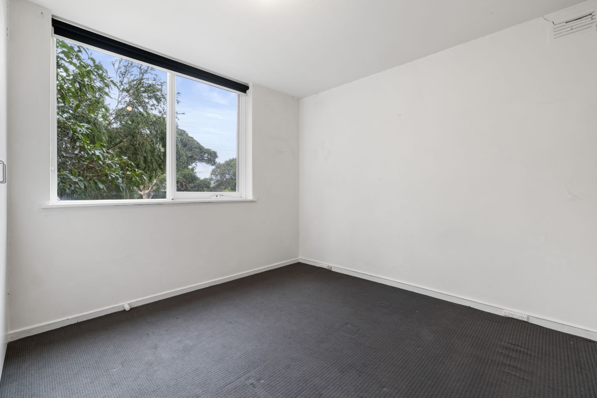Northcote Unit in an Amazing Location!