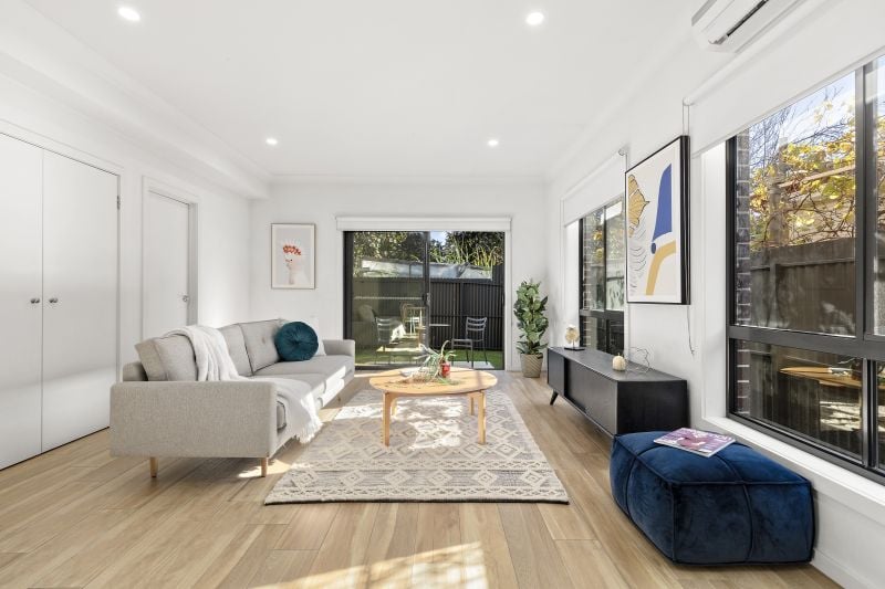 5/7 Pine Street, Thomastown