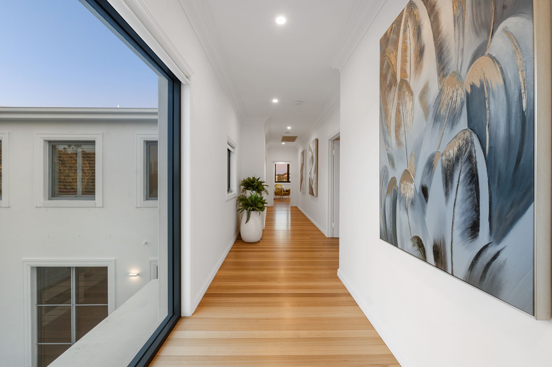 2 Queen Guineveres Place, Sovereign Islands - Thumbnail 8