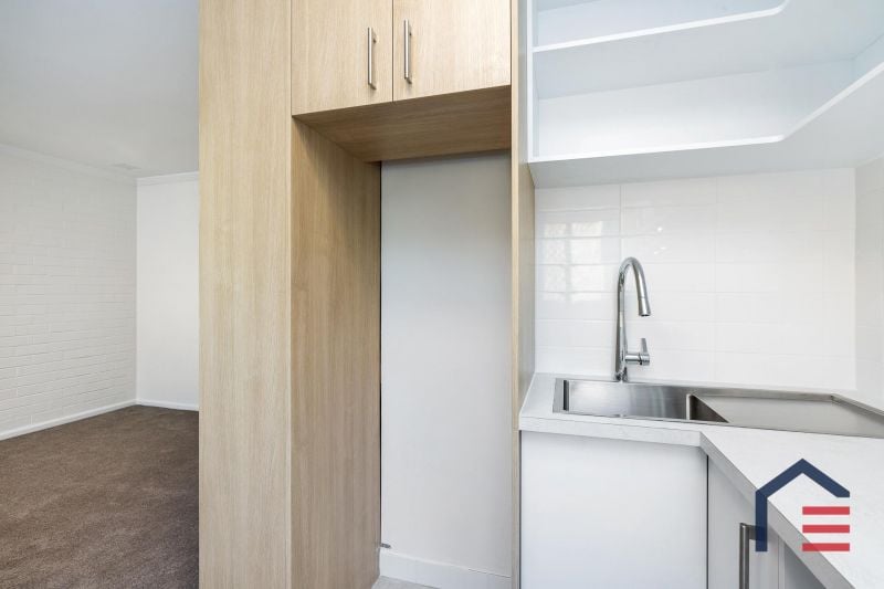 9J/59 Tenth Avenue, Inglewood