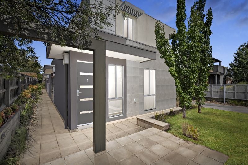 2/13 Erskine Avenue, Reservoir