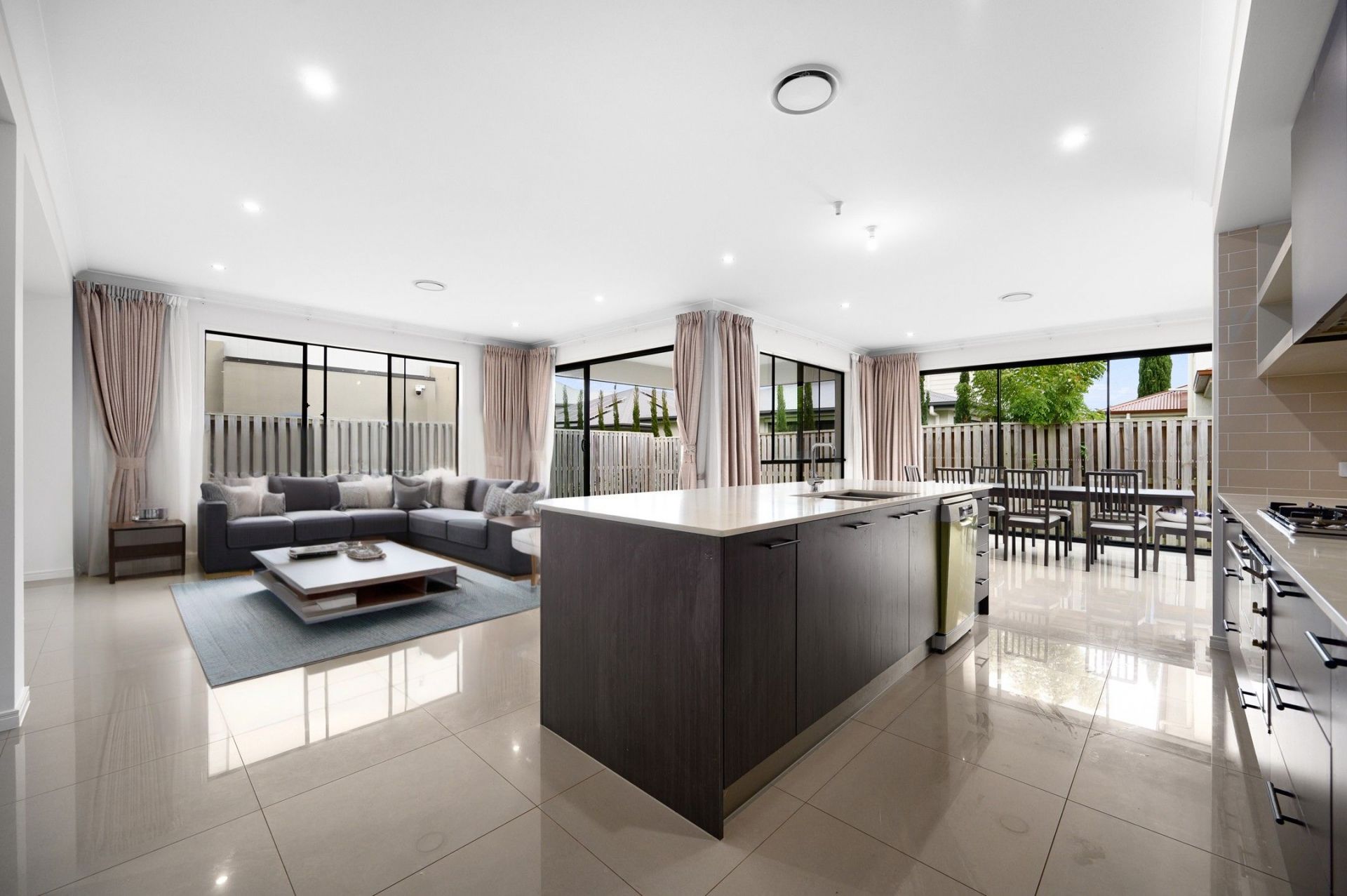 14 Amazon Circuit, Helensvale QLD 4212, Helensvale - Thumbnail 2