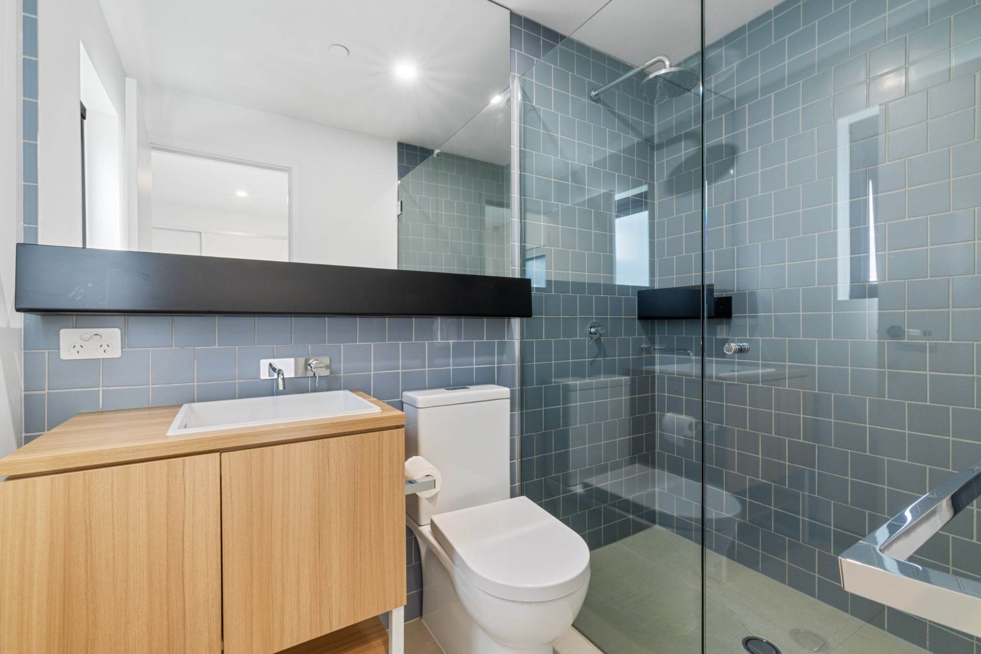 Stylish Two-Bedroom Apartment on the Thornbury Fringe