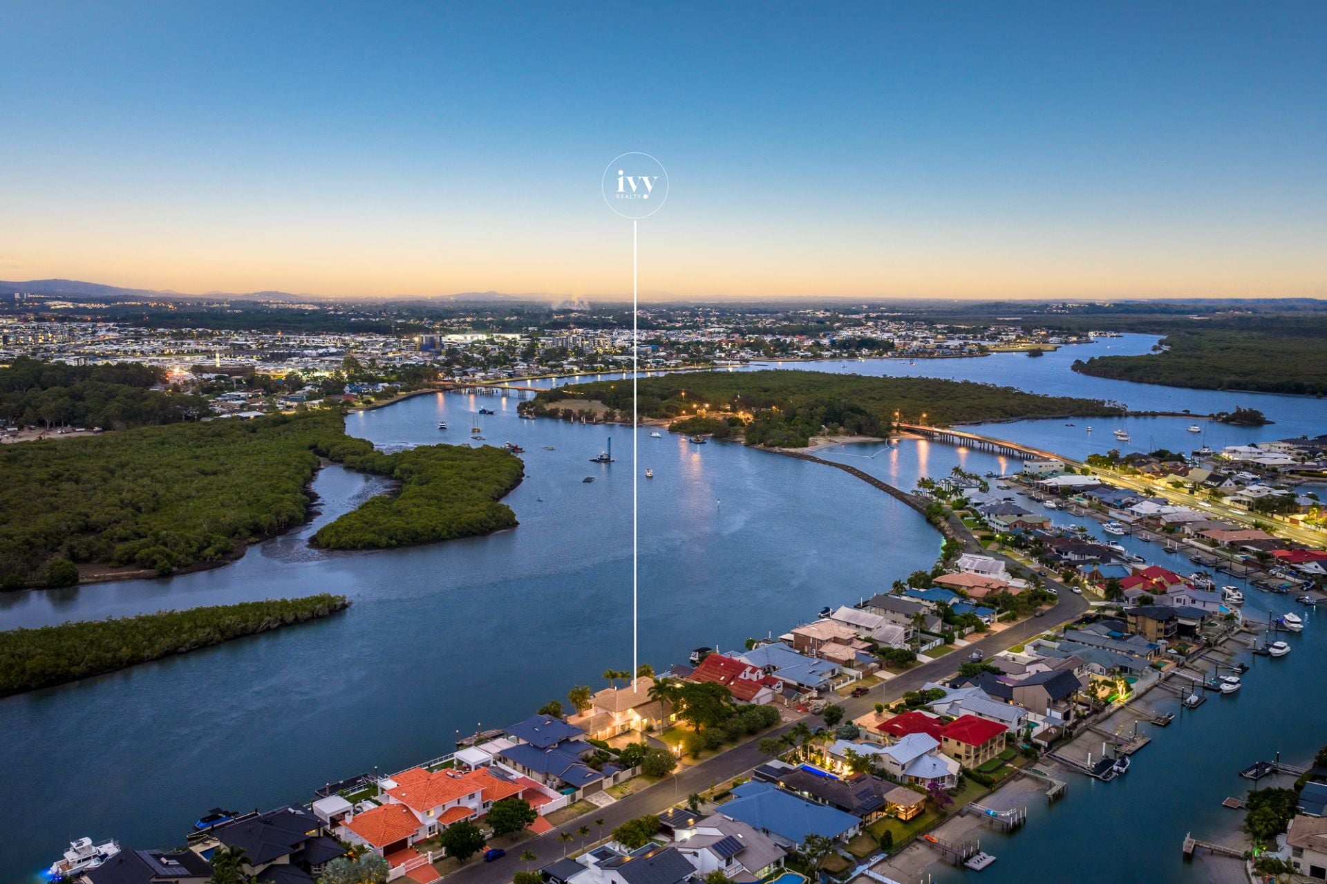 84 Tradewinds Avenue, Paradise Point QLD 4216, Paradise Point - Thumbnail 3