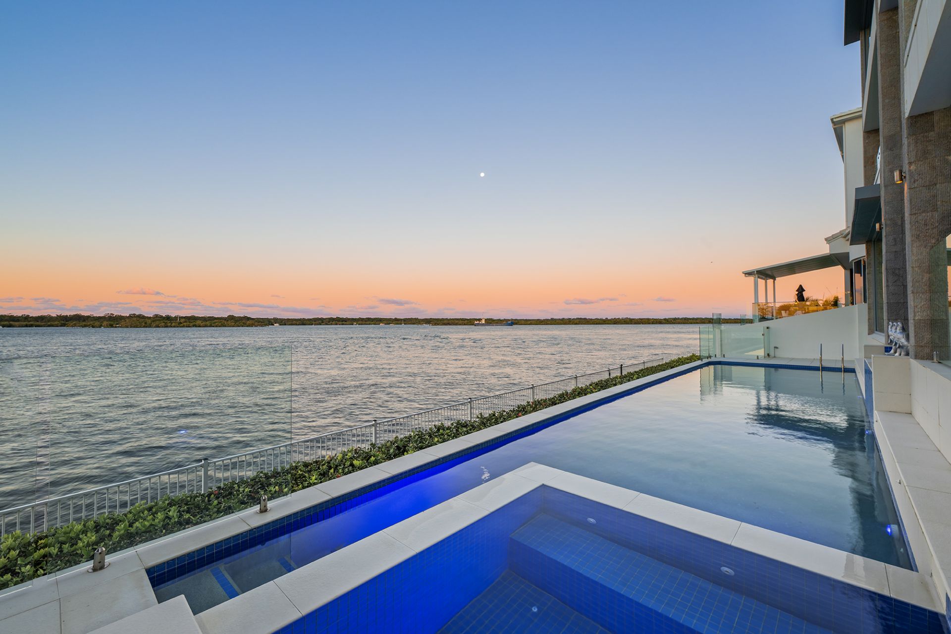 54 Knightsbridge Parade East, Sovereign Islands QLD 4216, Sovereign Islands - Thumbnail 2