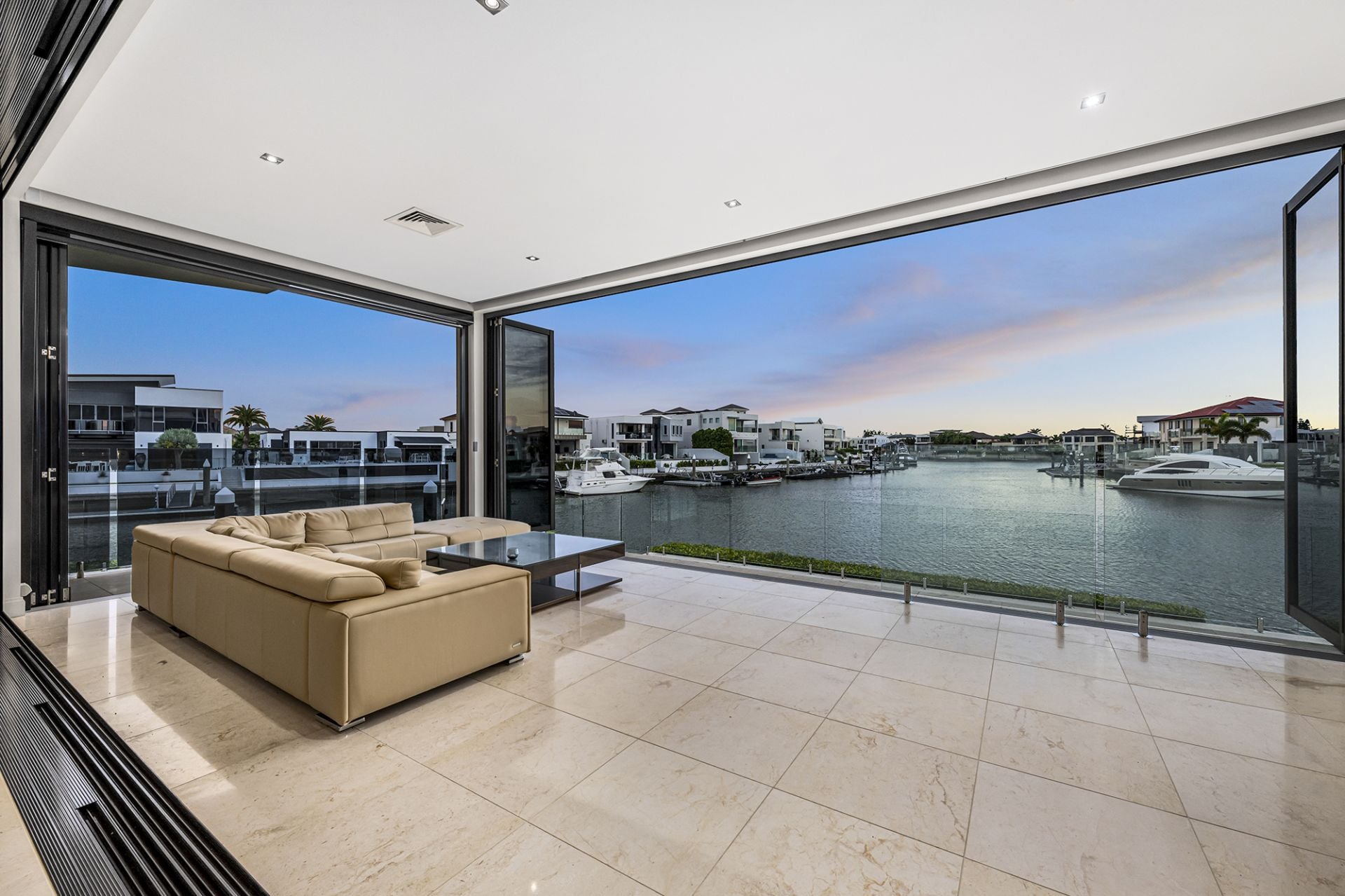 4 King Charles Drive, Sovereign Islands - Thumbnail 5