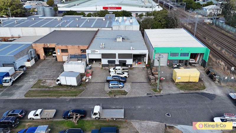 Quality Freestanding Office/Warehouse!