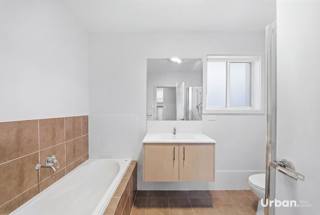 Oran Park 16 Herd Street