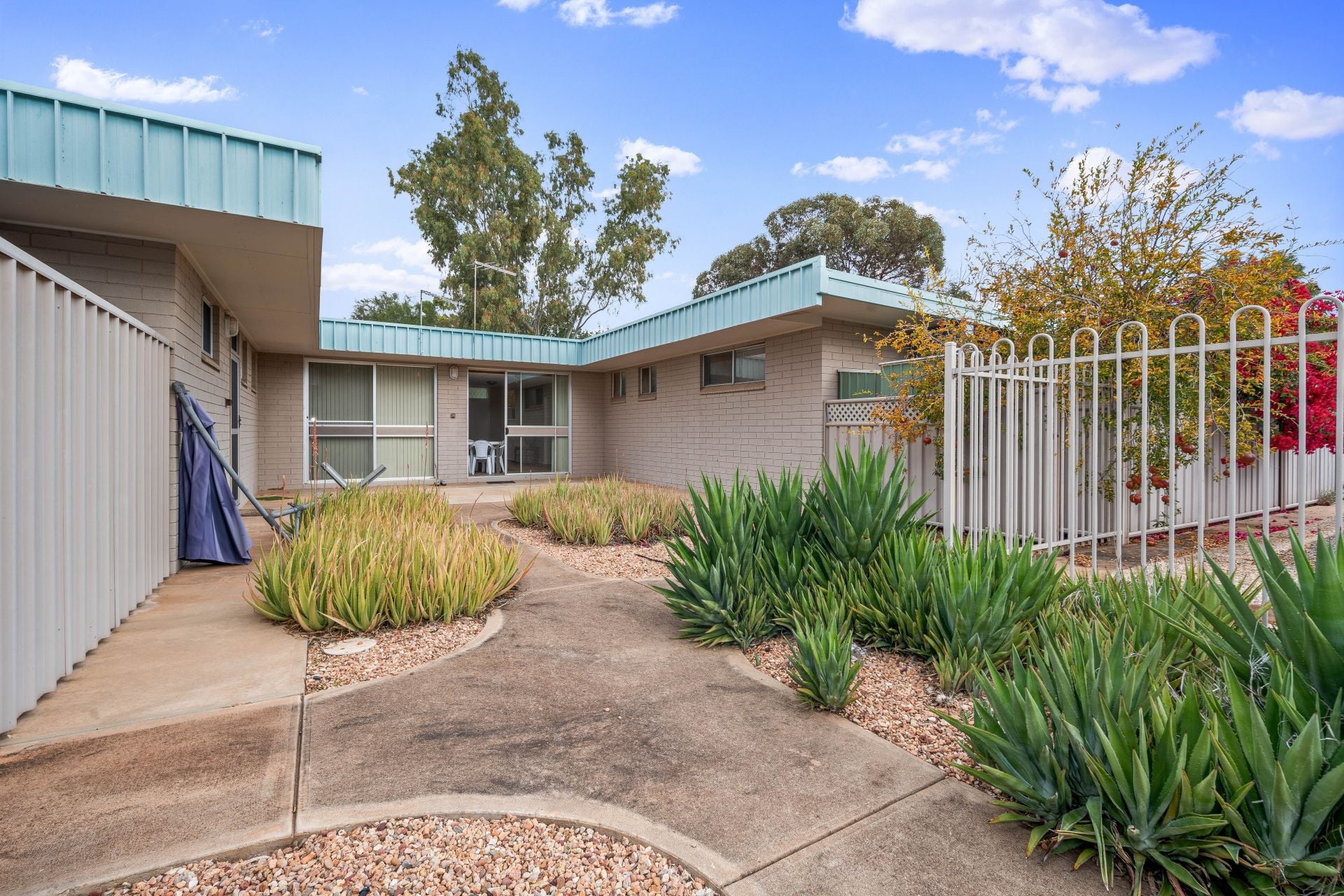 4/15 McMinn Street East Side NT, East Side - Thumbnail 2