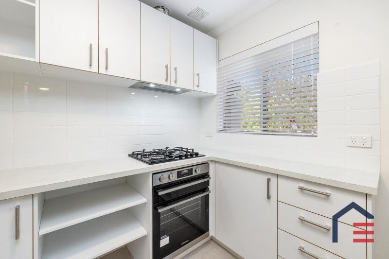 9J/59 Tenth Avenue, Inglewood