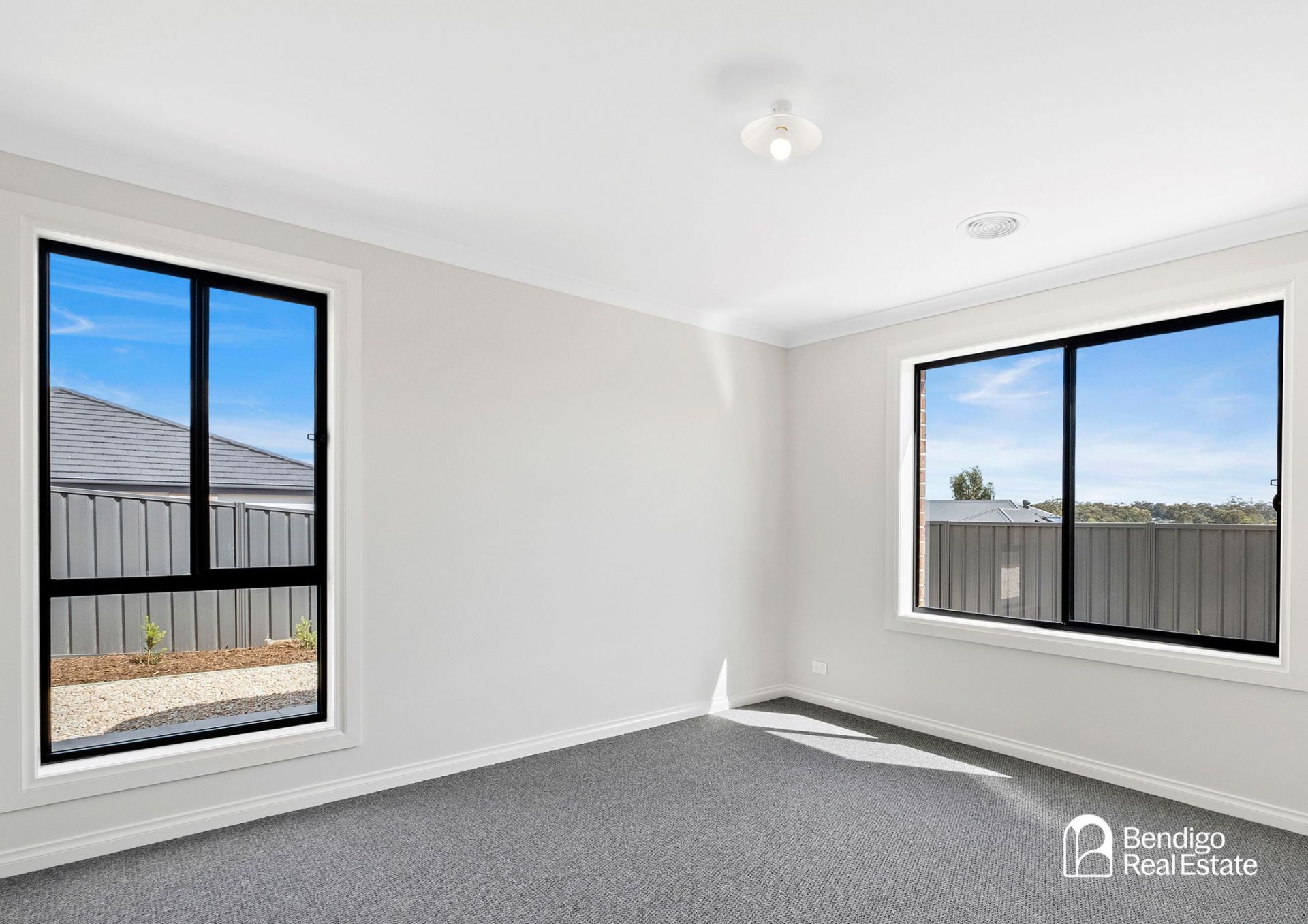 32 Callaghan Street Jackass Flat VIC, Flat - Thumbnail 2