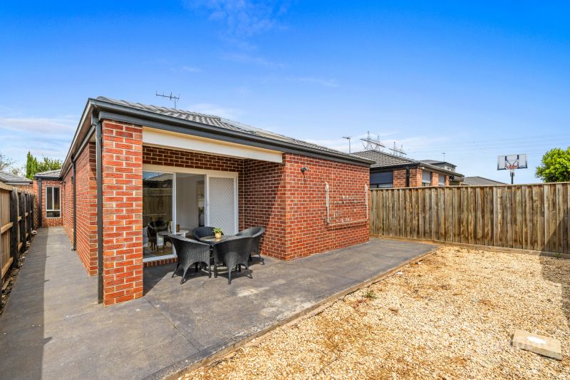 48 Royale Drive, Fraser Rise